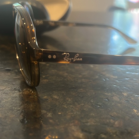 Ray-Ban sunglasses - Picture 5 of 9